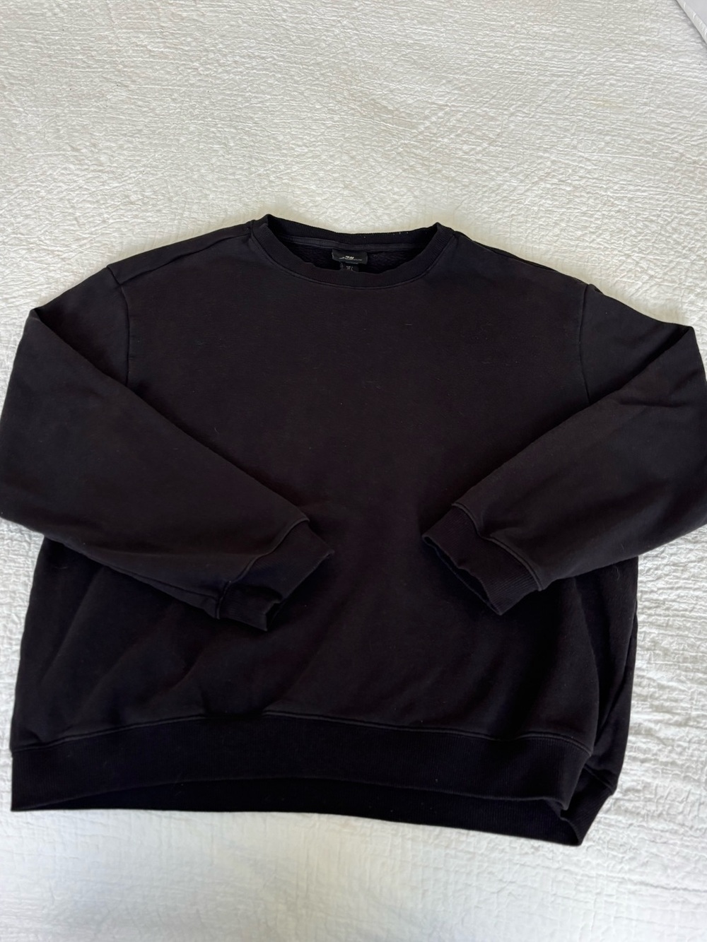 H&M Black Crewneck Pullover Sweater - Men's Size Large
